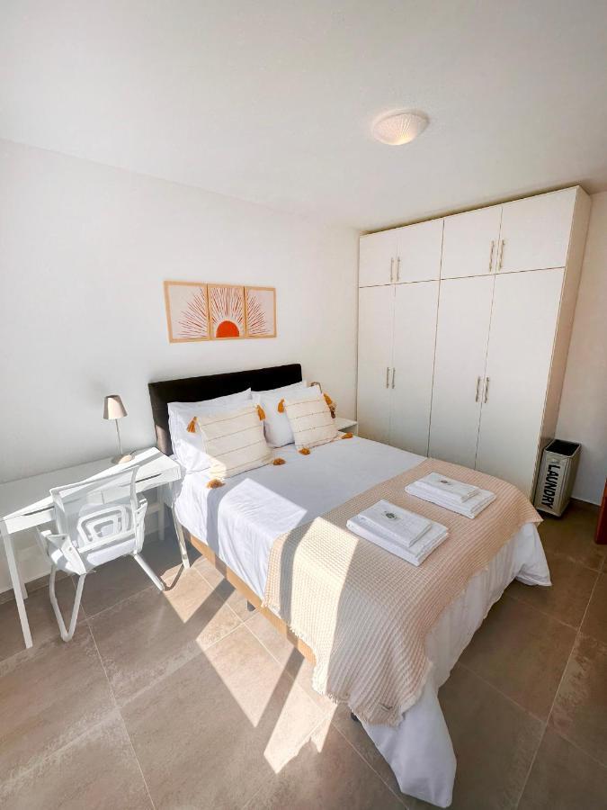Local 102 Apartemen *
