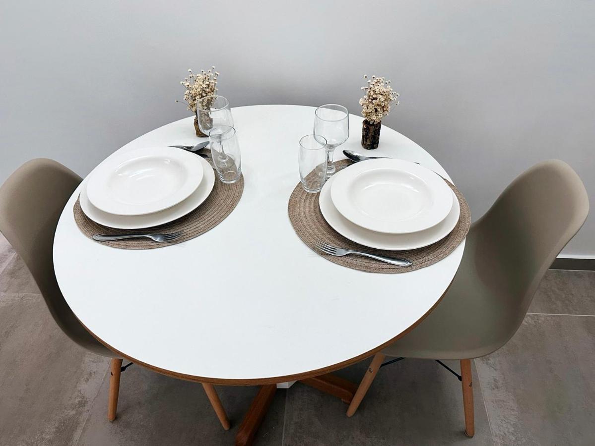 Local 102 Apartemen