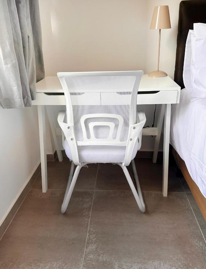 Local 102 Apartemen