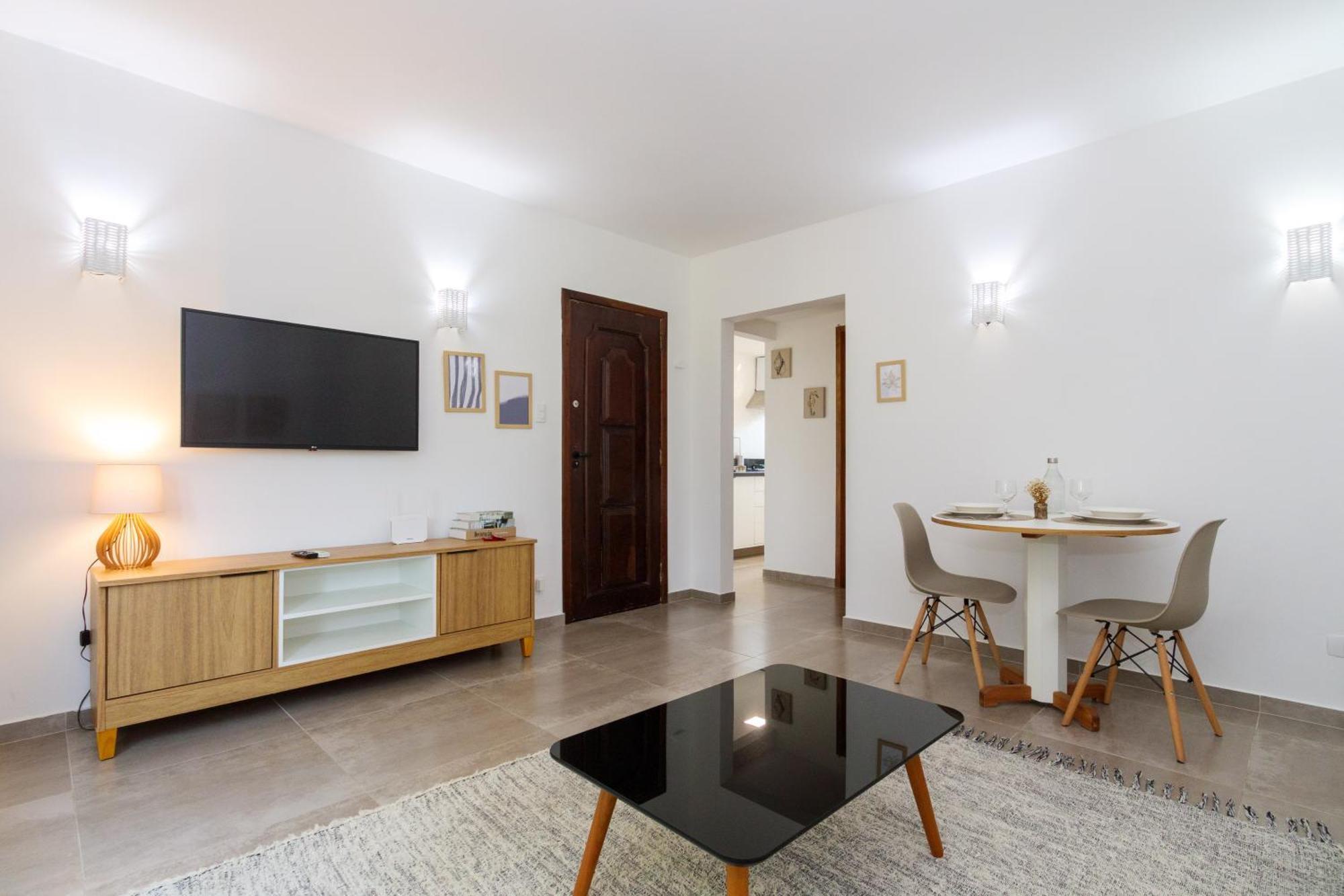 Local 102 Apartemen *